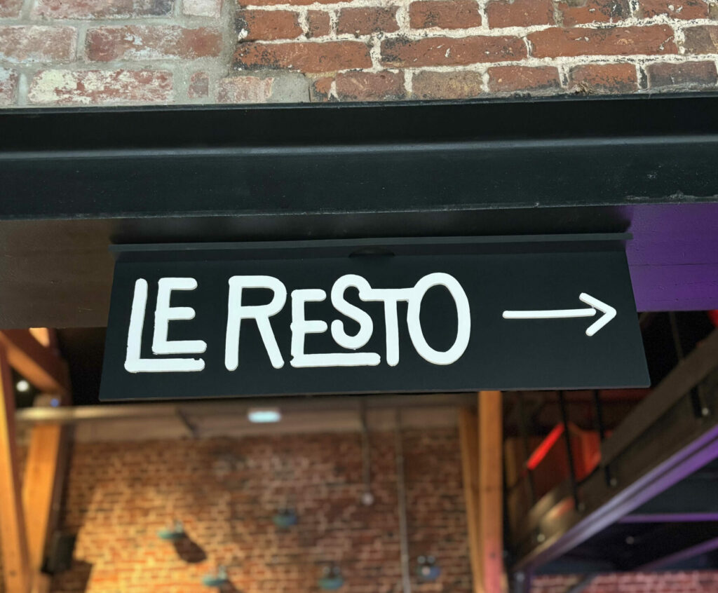 Lettres découpées pour la signalétique d'un restaurant